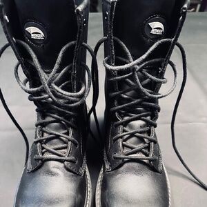 Avenger work boots , steel toed size 7